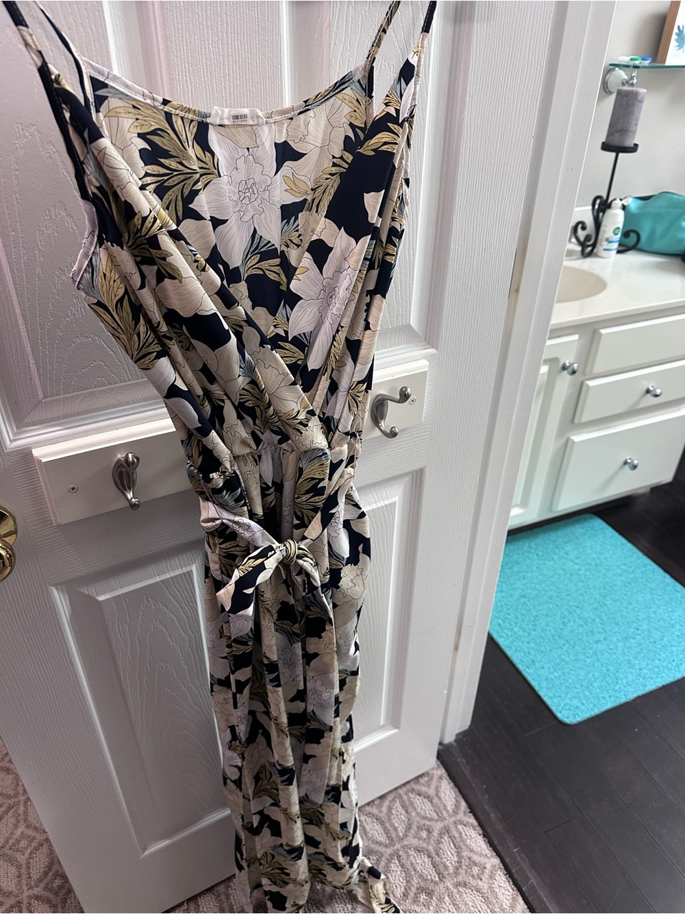 Boutique Navy blue & Cream Floral Jumpsuit belt and ankle slit. Tag removed.